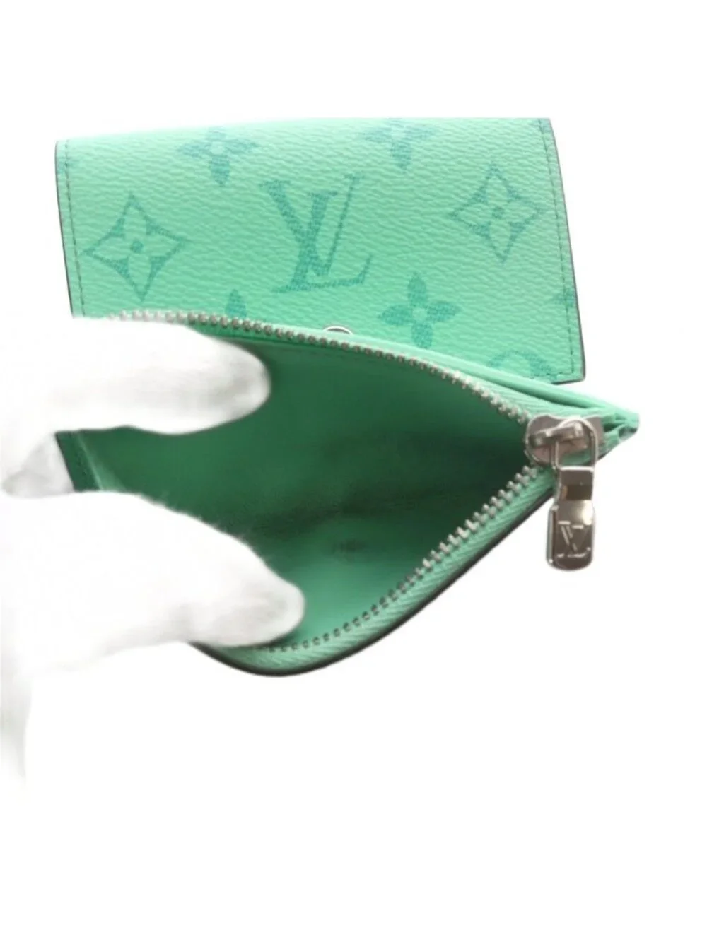 Louis Vuitton Taigarama Victor Wallet Trifold Mint